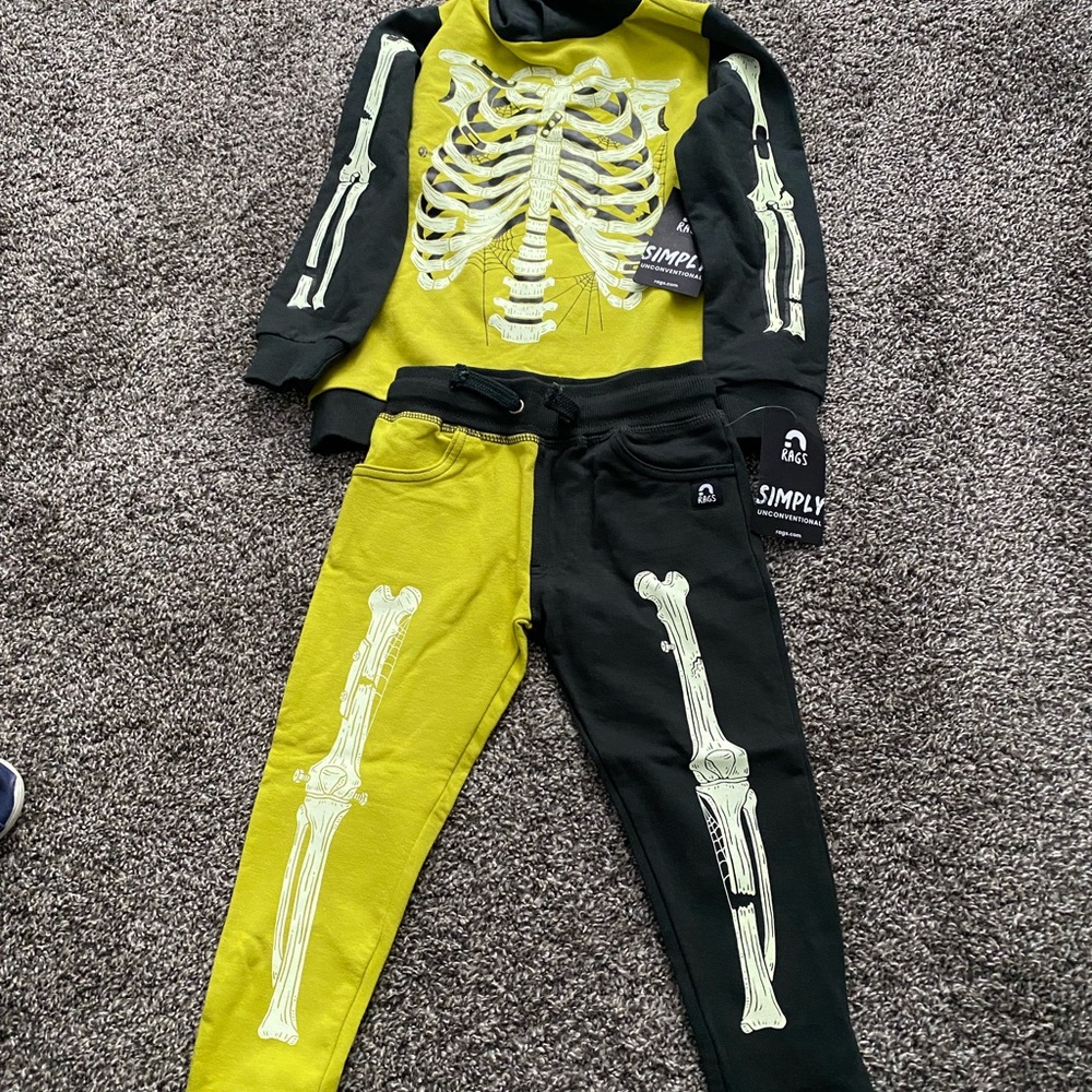 Rags to Raches Glow in the Dark Skeleton Set